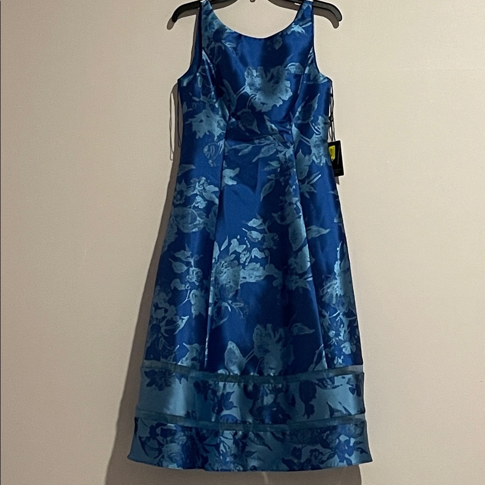 Adrianna Papell
Women's Boat-Neck Metallic Fit & Flare Dress - Picture 5 of 8